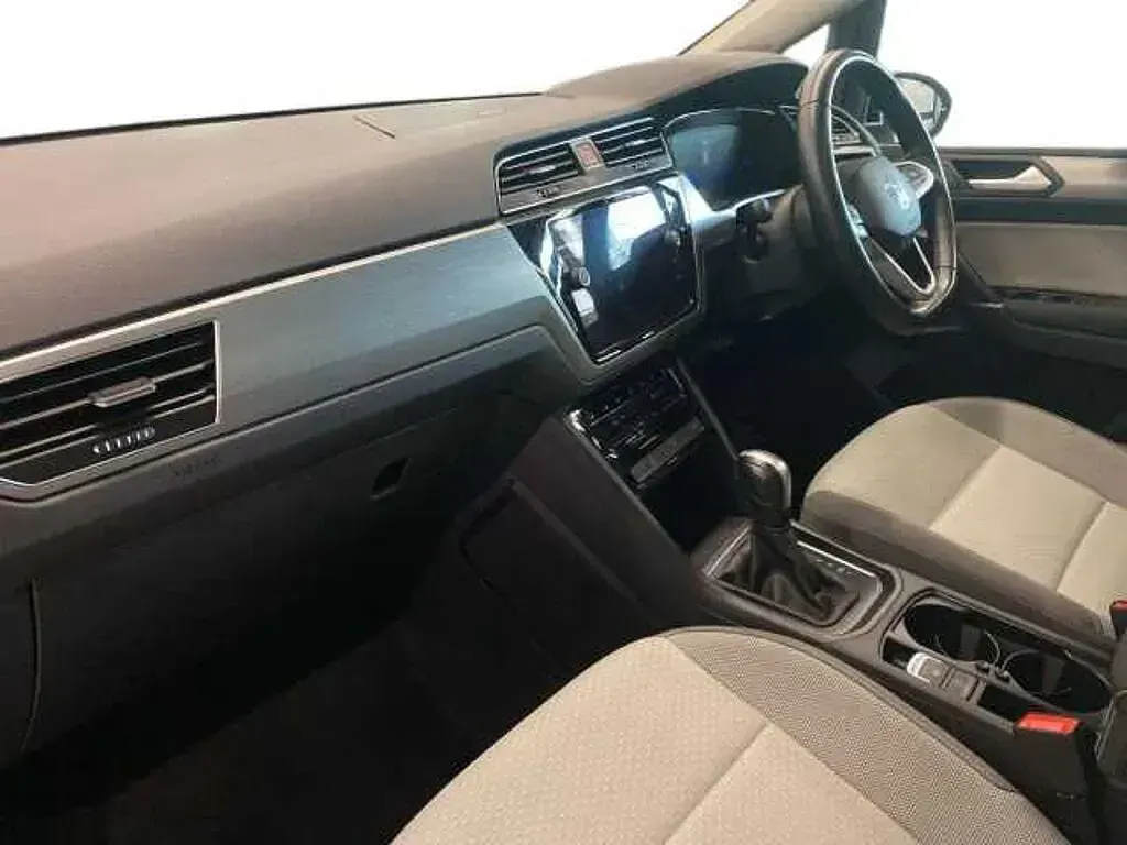 Used VW Touran Match 150 HP (110 kW) 2024 White MPV