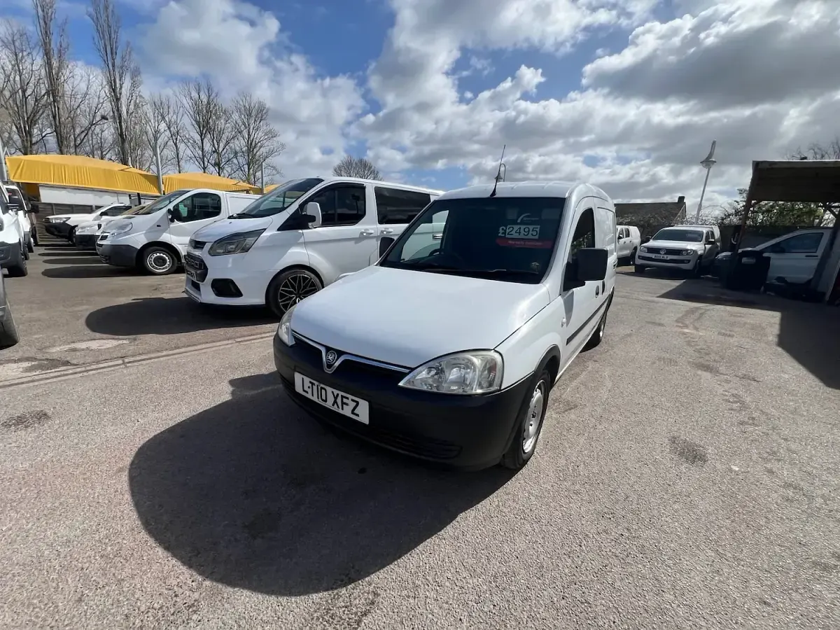 Used Vauxhall Combo 75 HP (55 kW) 2010 White MPV