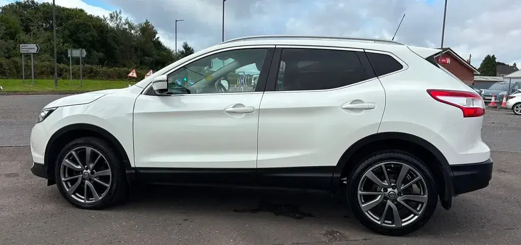 Used Nissan Qashqai S 110 HP (80 kW) 2015 White SUV