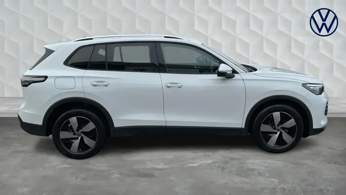Używany VW Tiguan Match 150 KM (110 kW) 2025 Biały SUV