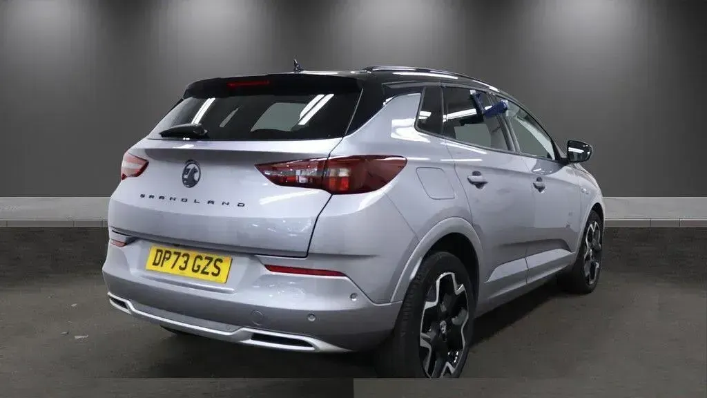 Second-hand Vauxhall Grandland X Ultimate 130 CP (95 kW) 2023 Gri SUV