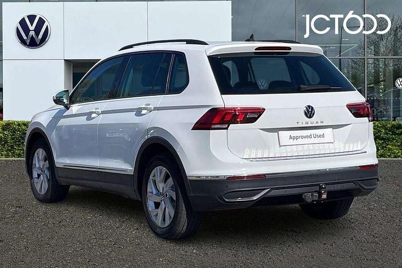 Usado VW Tiguan Life 130 HP (95 kW) 2021 Branco SUV