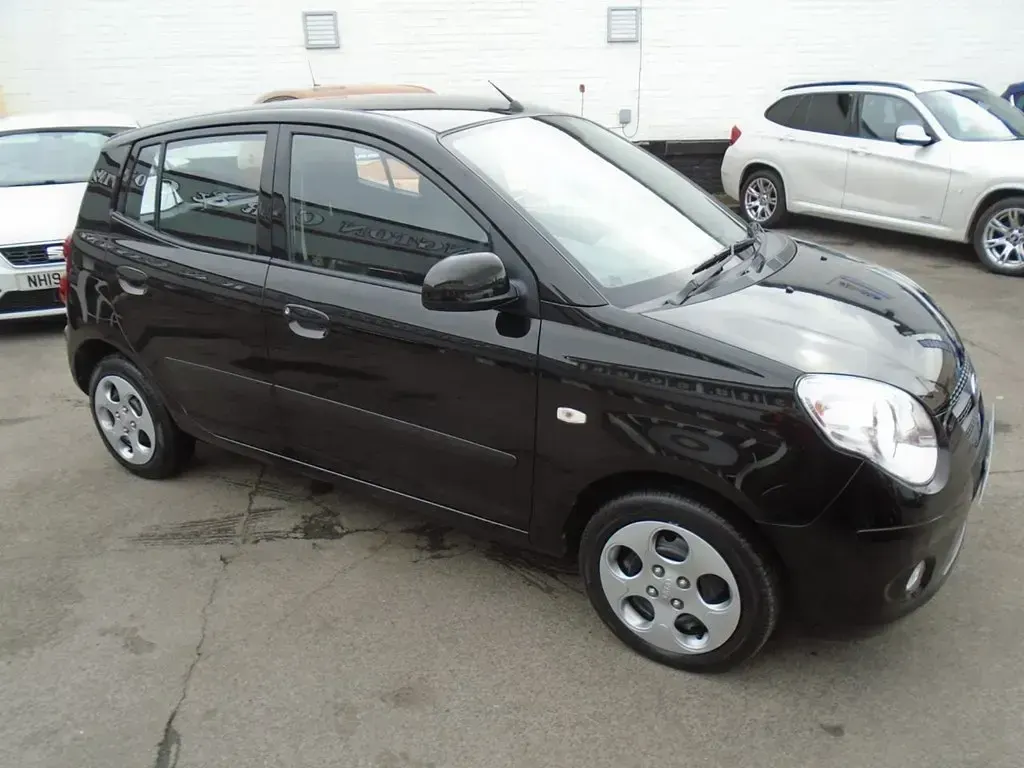 Second-hand Kia Picanto 64 CP (47 kW) 2011 Negru Hatchback