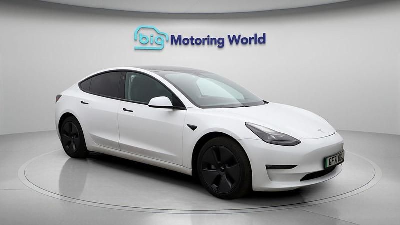 White Used 2021 Tesla Model 3 Sedan | £20,800 (Fair price) - Image 1/4