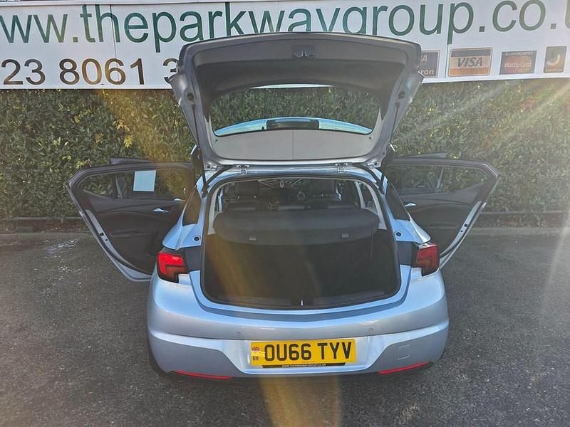 Used Vauxhall Astra Elite 150 HP (110 kW) 2016 Silver Hatchback