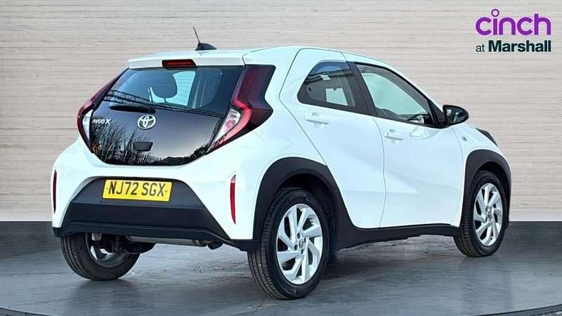 Used Toyota Aygo X PURE 72 HP (52 kW) 2022 White SUV