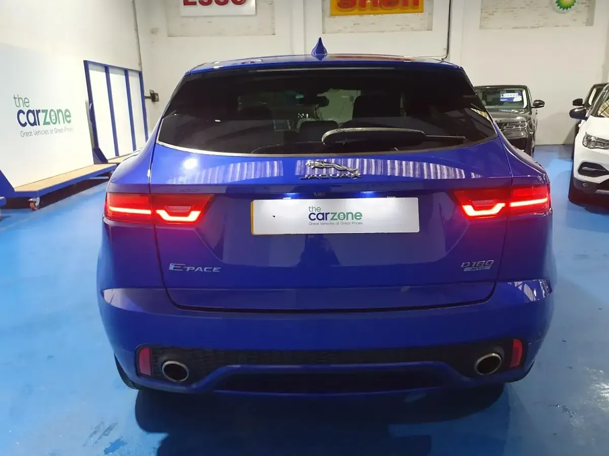 Usado Jaguar E-Pace R-Dynamic 180 HP (132 kW) 2019 Azul SUV