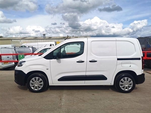 White Used 2021 Citroën Berlingo MPV | £10,194 (Fair price) - Image 1/1