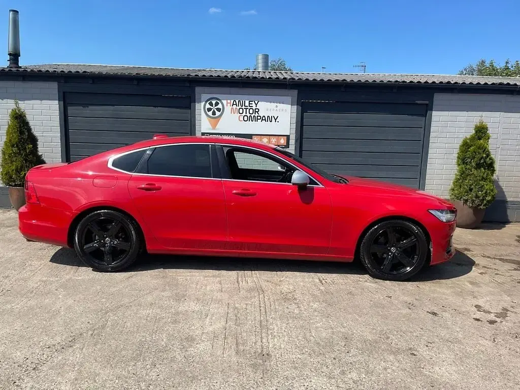 Used Volvo S90 R-Design 190 HP (139 kW) 2017 Red Sedan