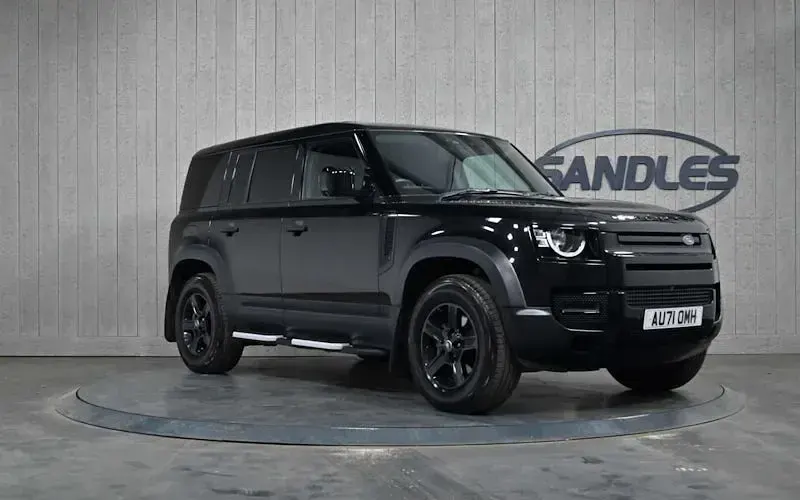 Used Land Rover Defender 249 HP (183 kW) 2023 SUV