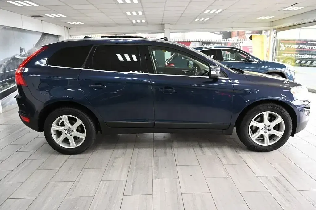 Usado Volvo XC60 SE Lux 2012 Azul SUV