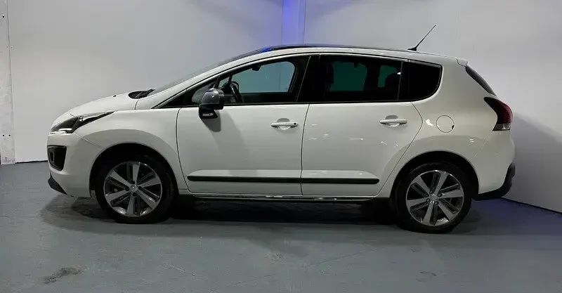 Used Peugeot 3008 Allure 2016 White Hatchback