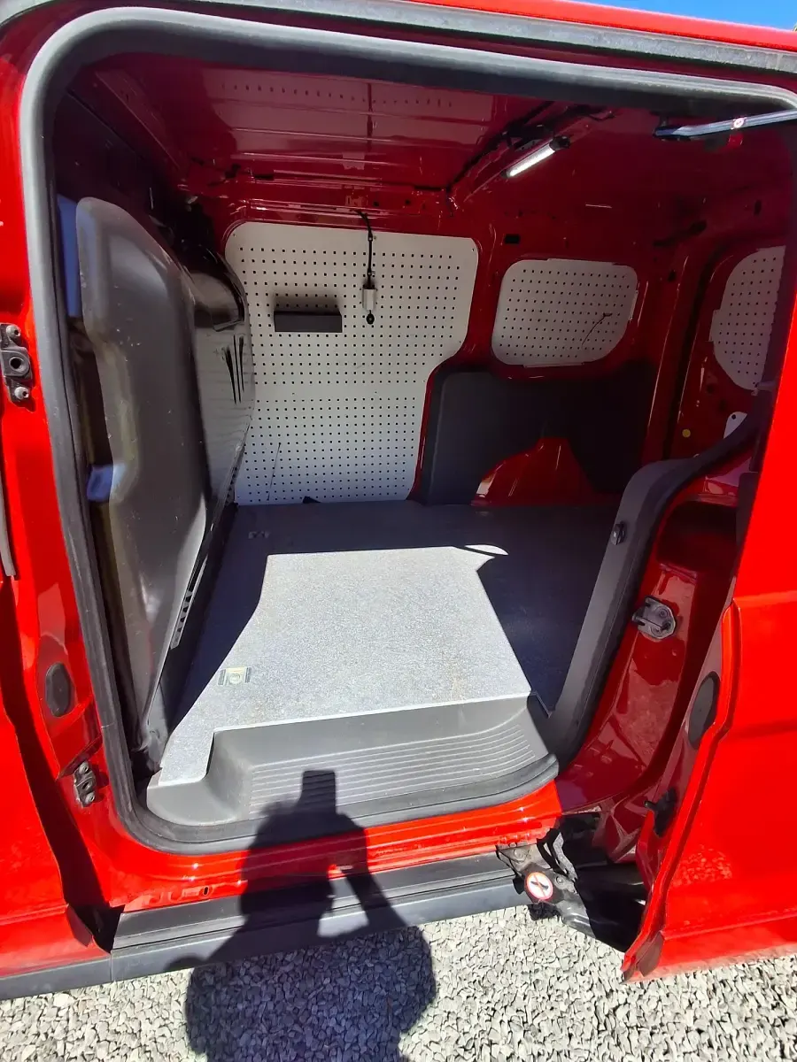 Used Ford Transit Connect Limited 120 HP (88 kW) 2020 Red MPV