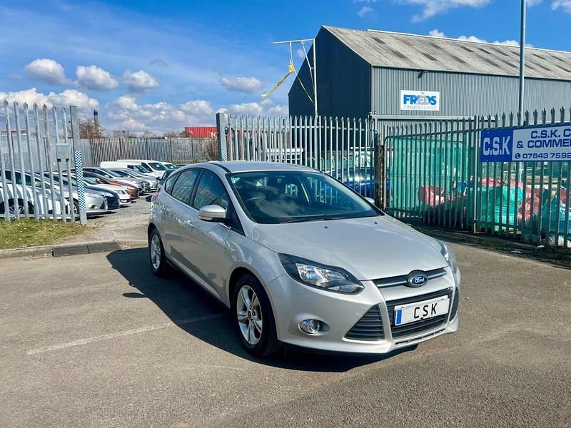 Used Ford Focus Zetec 115 HP (84 kW) 2013 Silver Hatchback