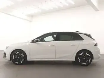 Used Vauxhall Astra GSe 225 HP (165 kW) 2024 White Hatchback