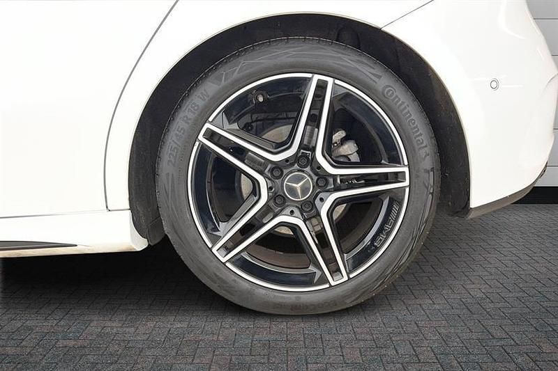 Used Mercedes A180 AMG Line Premium Plus 136 HP (100 kW) 2022 White Hatchback