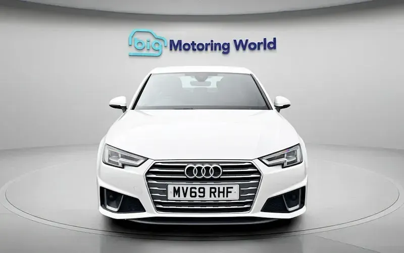 Used Audi A4 S-Line 150 HP (110 kW) 2019 White Sedan