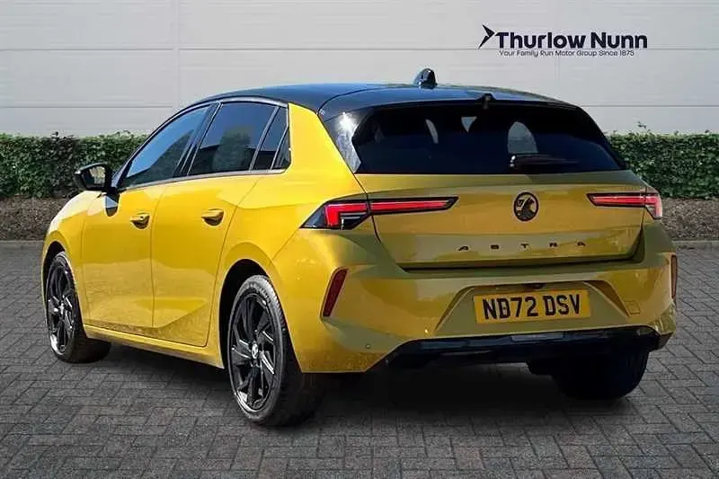 Second-hand Vauxhall Astra GS Line 130 CP (95 kW) 2022 Galben Hatchback