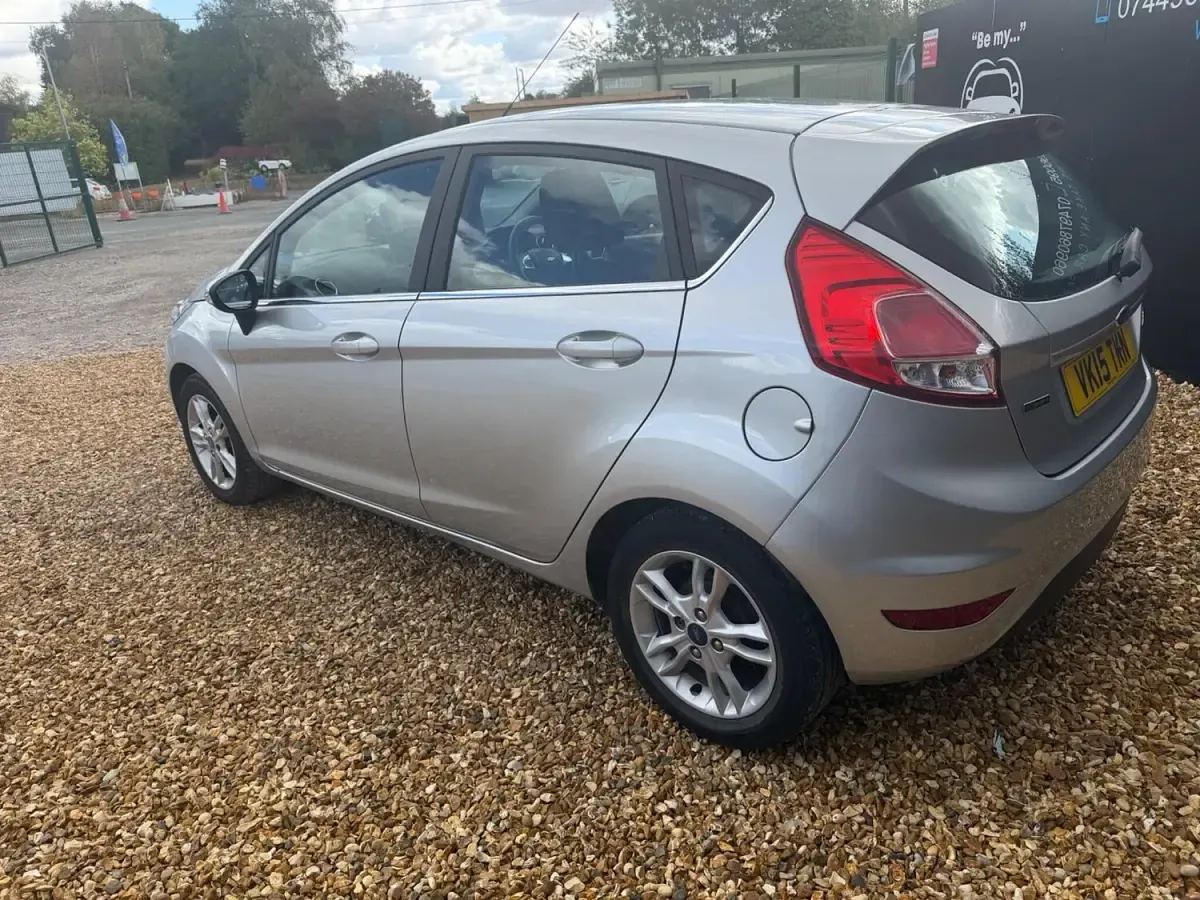 Used Ford Fiesta Zetec 98 HP (72 kW) 2015 Silver Hatchback