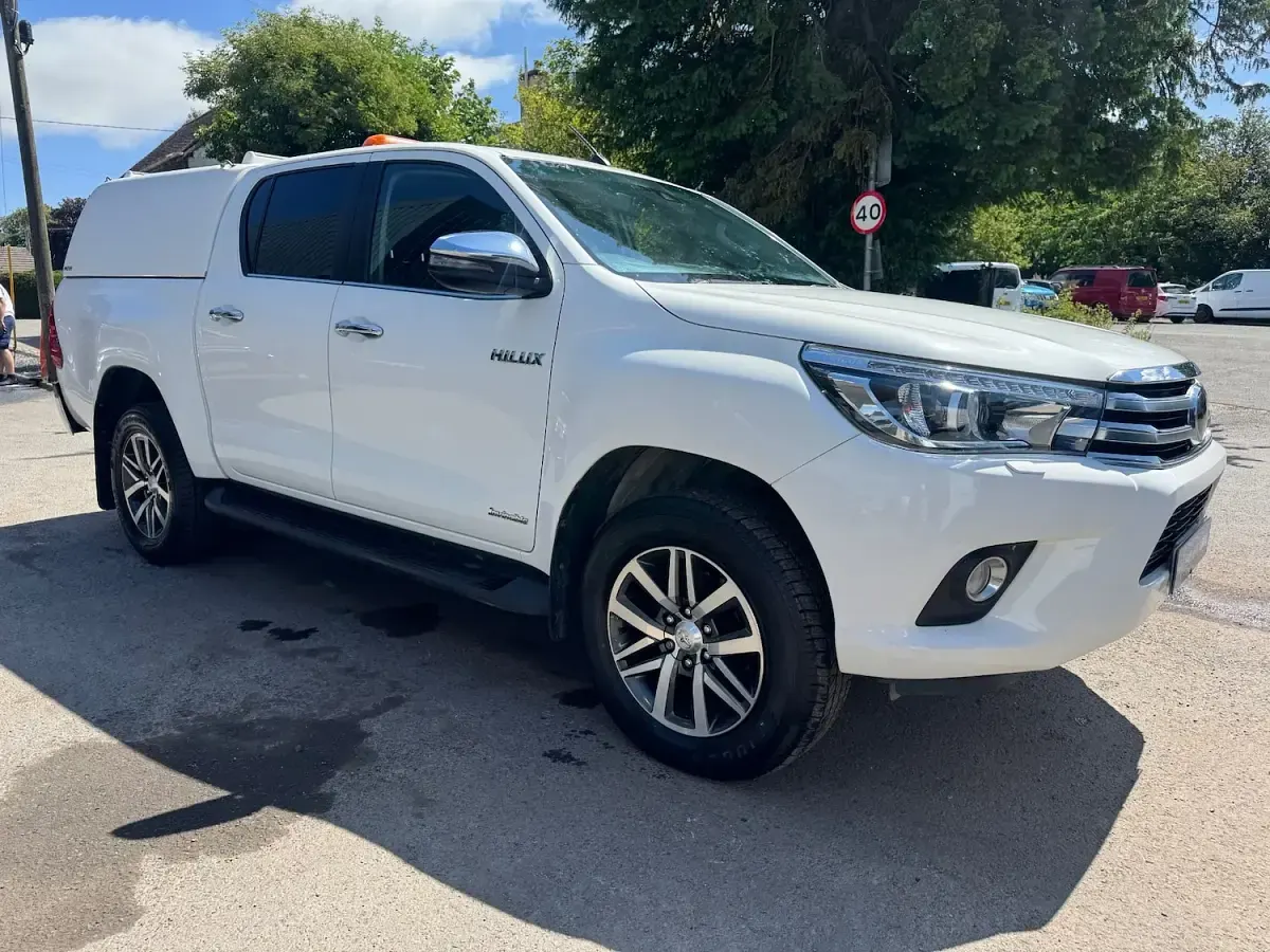 Used Toyota HiLux 150 HP (110 kW) 2019 White Pickup