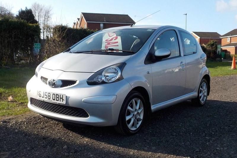Used Toyota Aygo Platinum 67 HP (49 kW) 2008 Silver Hatchback