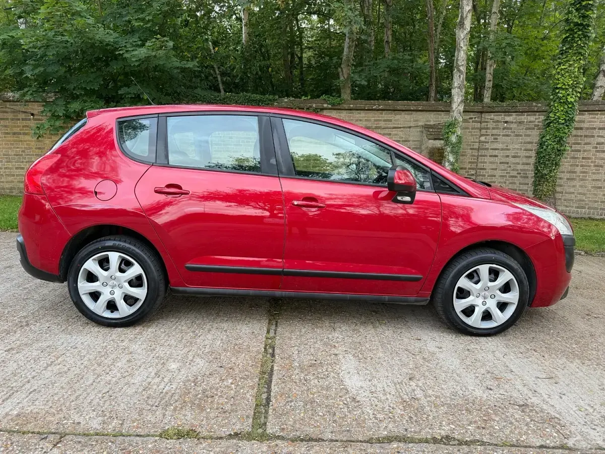 Used Peugeot 3008 Access 112 HP (82 kW) 2012 Red Estate