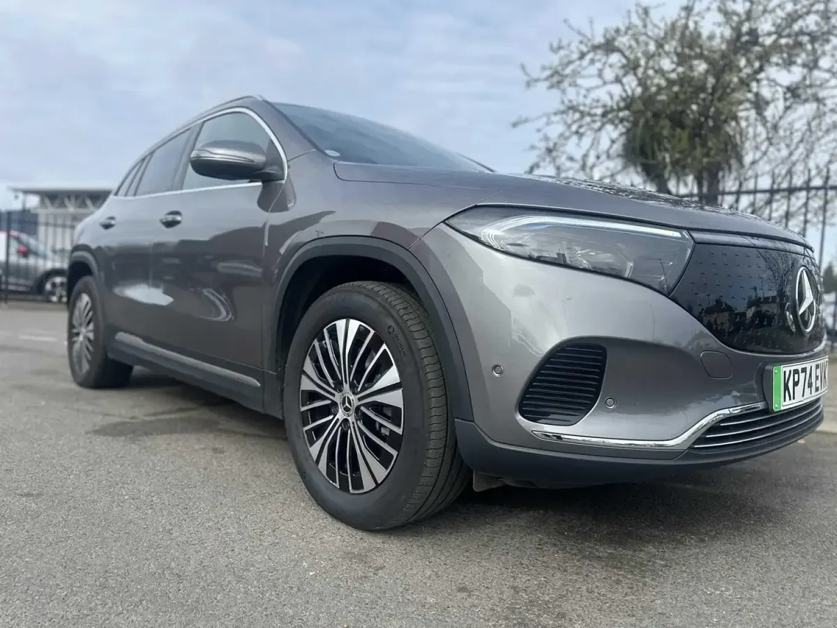Begagnad Mercedes EQA250+ Executive 139 kW (190 HK) 2024 Grå SUV