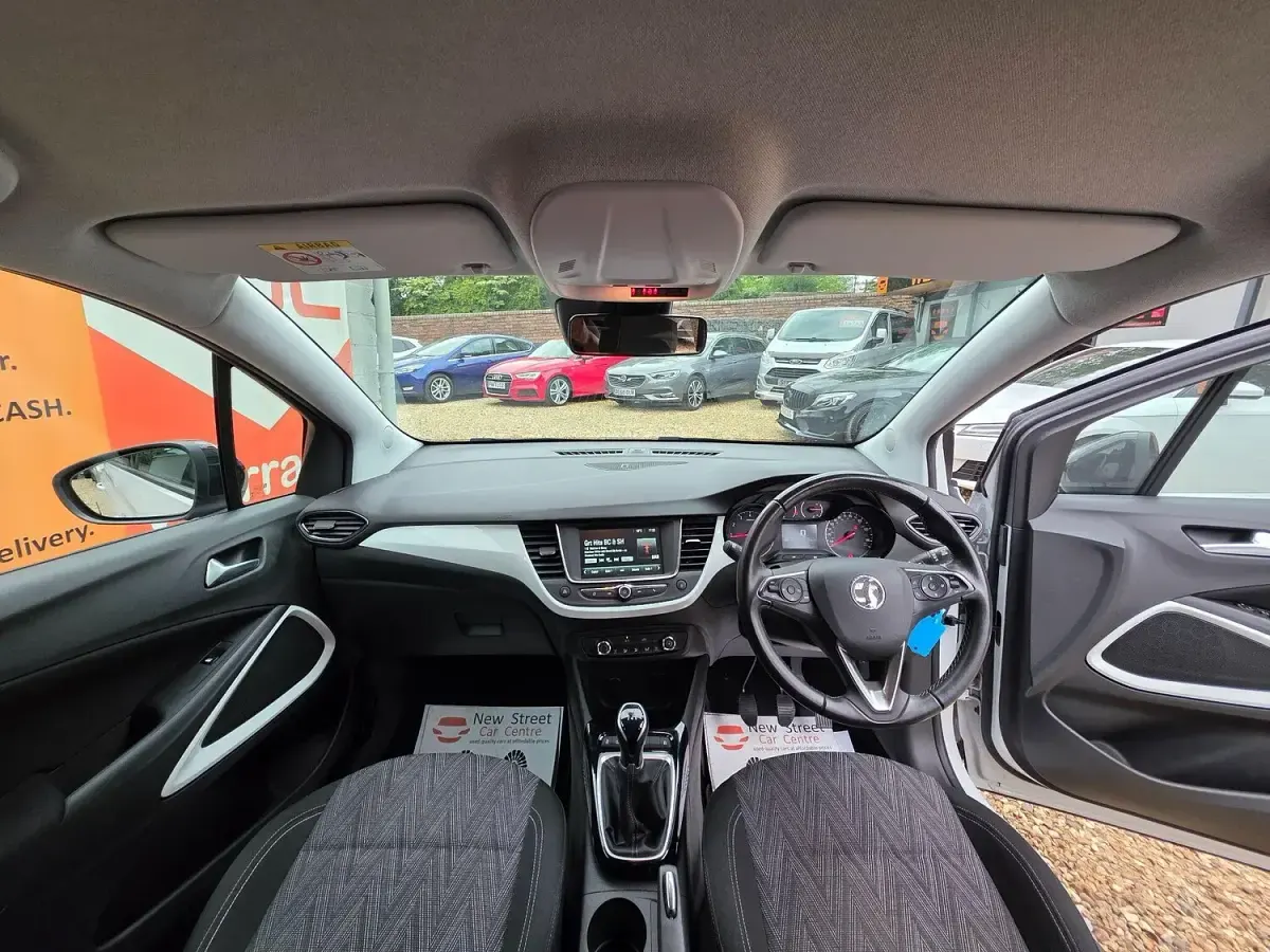 Used Vauxhall Crossland X S 83 HP (61 kW) 2020 White SUV