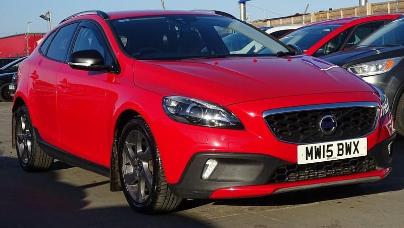 Used Volvo V40 2015 Red Hatchback