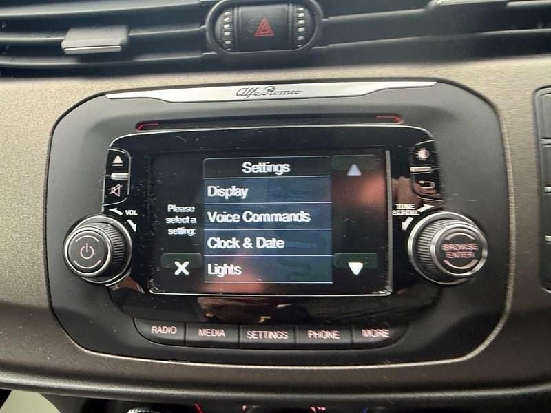 Used Alfa Romeo Giulietta Distinctive 170 HP (125 kW) 2014 White Hatchback