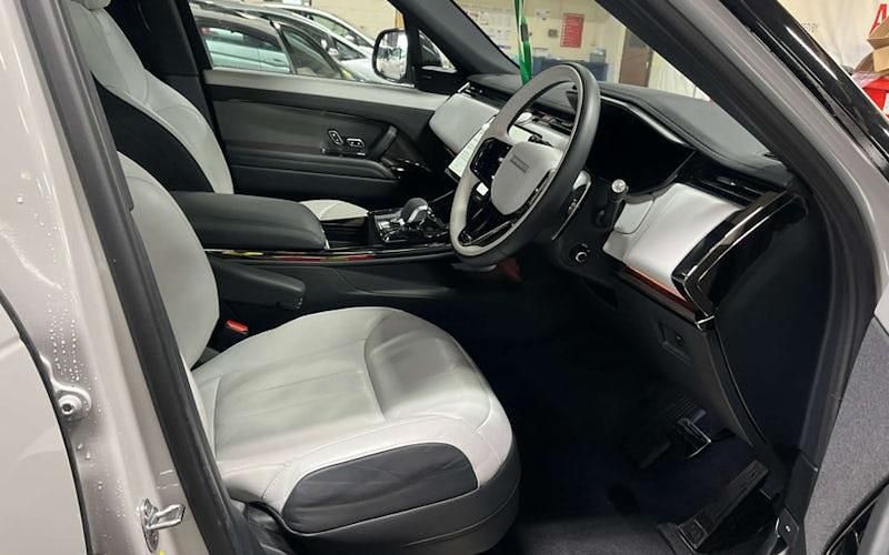 Used Land Rover Range Rover Sport SE Dynamic 300 HP (220 kW) 2025 SUV