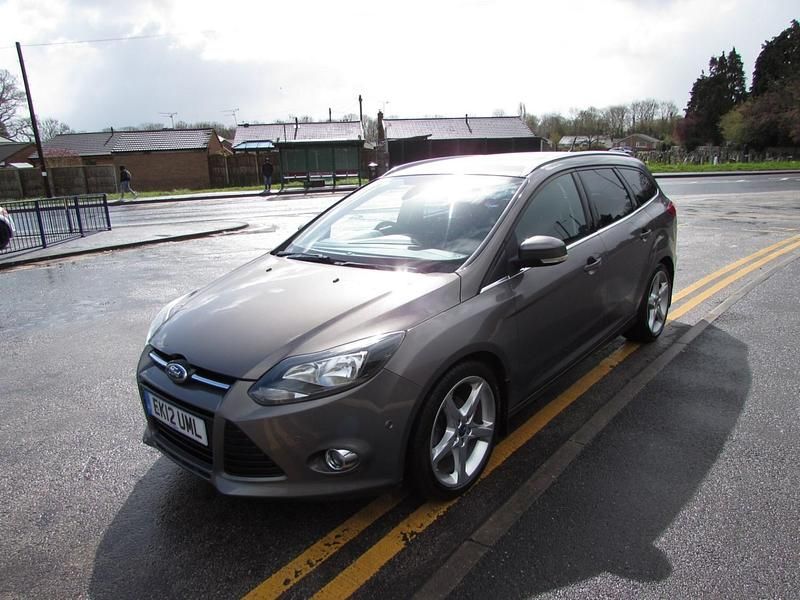 Used Ford Focus Titanium 125 HP (91 kW) 2012 Brown Estate