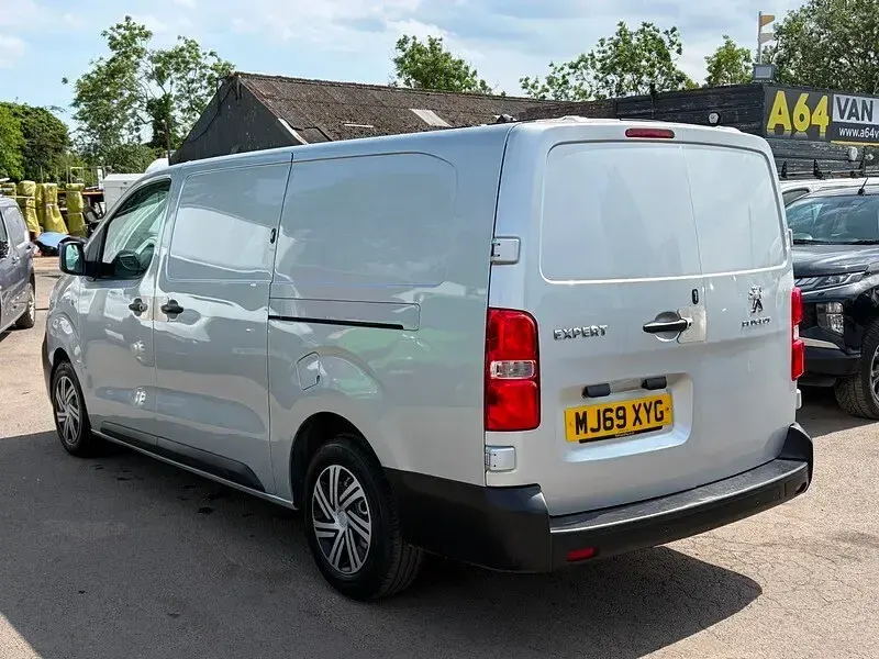 Used Peugeot Expert 120 HP (88 kW) 2019 Silver Van
