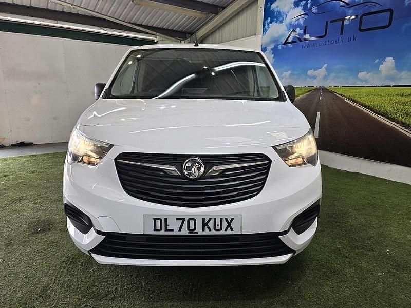 Second-hand Vauxhall Combo Sportive 100 CP (73 kW) 2020 Alb Van
