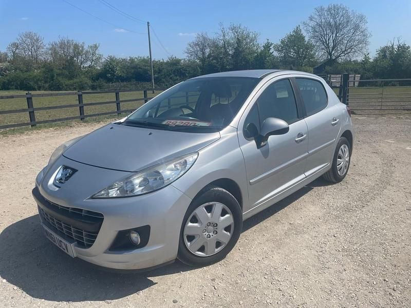 Begagnad Peugeot 207 Active 92 HK (67 kW) 2011 Silver Halvkombi
