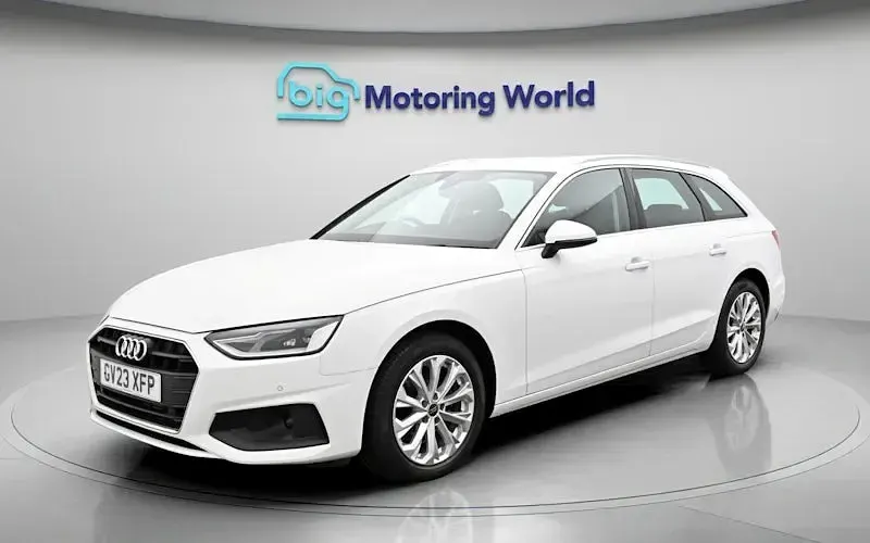 Usado Audi A4 150 HP (110 kW) 2023 Branco Carrinha