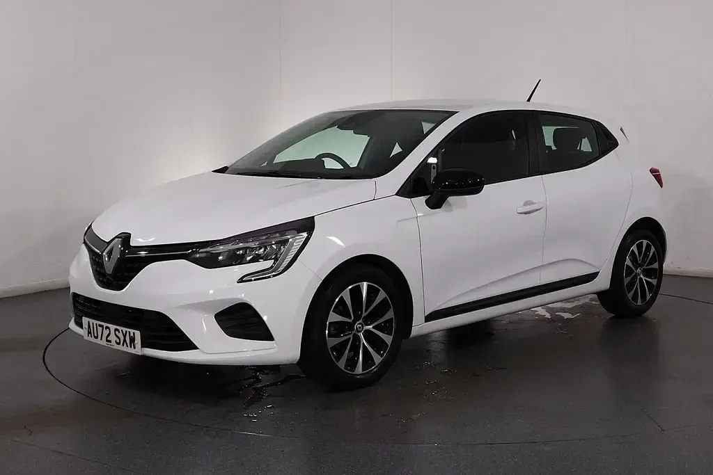 Used Renault Clio Evolution 90 HP (66 kW) 2022 White Hatchback