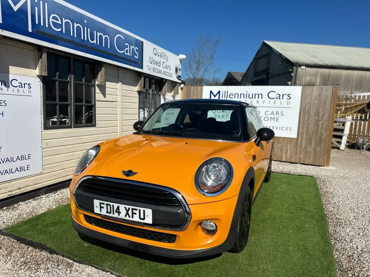 Used Mini ONE Hatch 102 HP (75 kW) 2014 Orange Hatchback