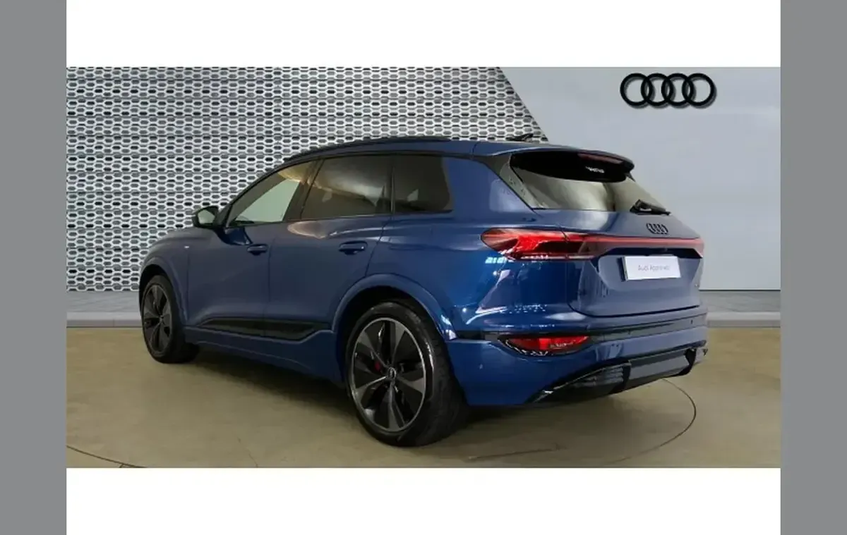 Usado Audi Q6 e-tron Advanced 284 kW (387 CV) 2025 Azul SUV