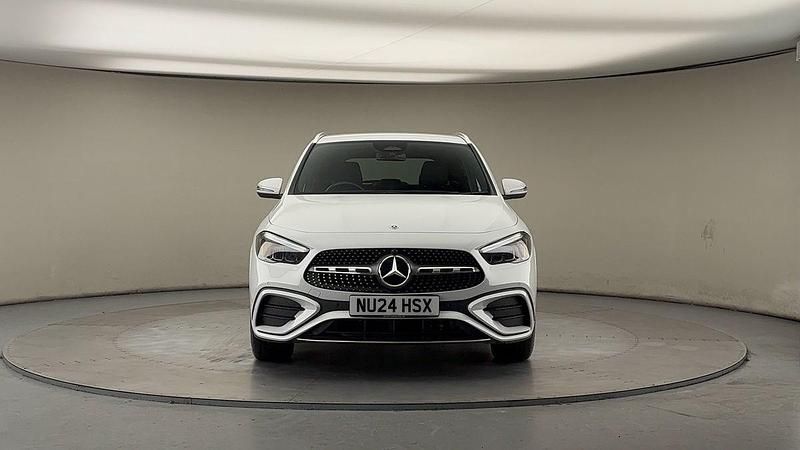 Used Mercedes GLA200 Executive 163 HP (119 kW) 2023 Digital white SUV