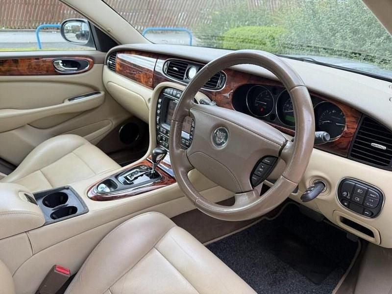 Used Jaguar XJR Supercharged 400 HP (294 kW) 2004 Silver Sedan