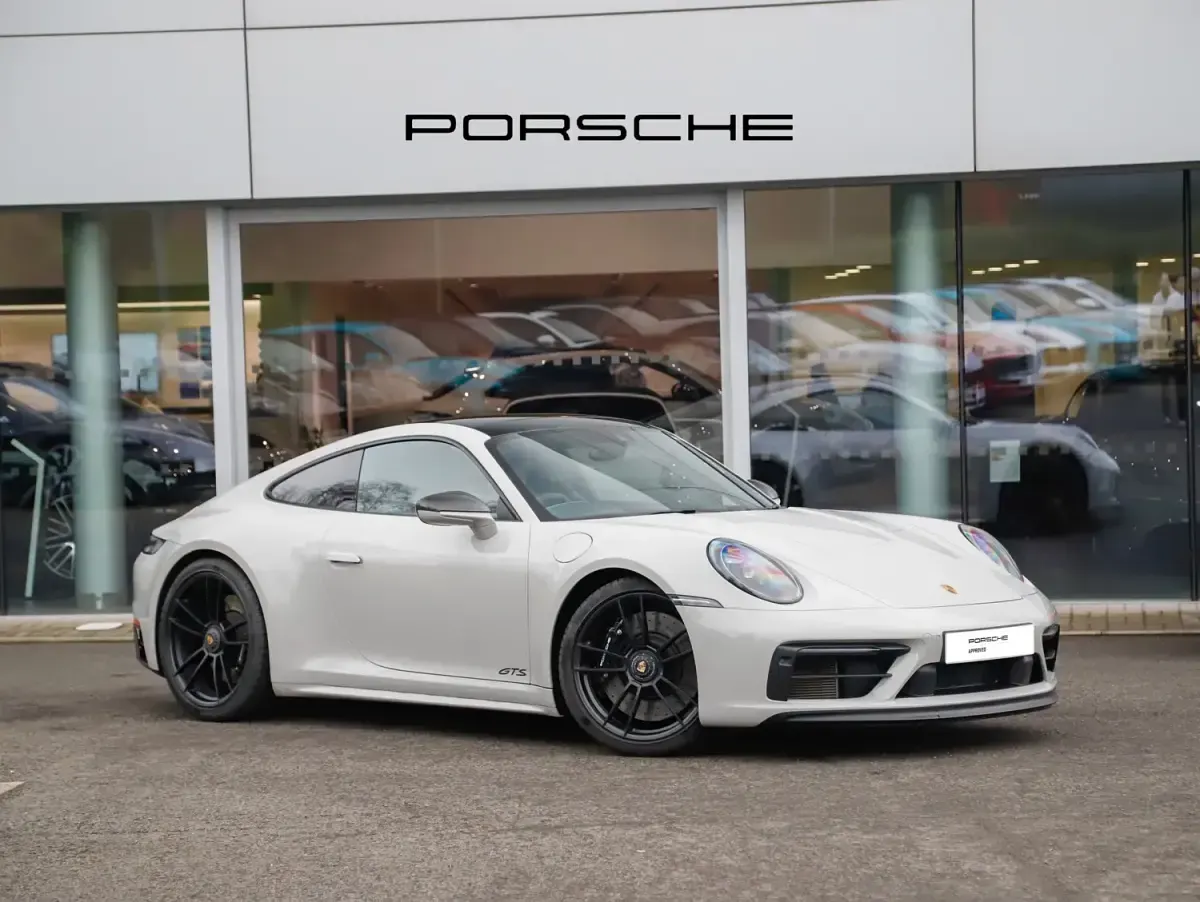 Usado Porsche 911 Carrera GTS 480 HP (353 kW) 2023 Cinzento Coupé