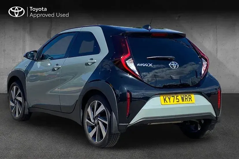 New Toyota Aygo X 71 HP (52 kW) 2025 Tarragon with black SUV