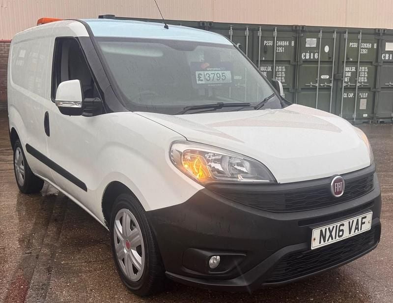 Used Fiat Doblò 90 HP (66 kW) 2016 White MPV