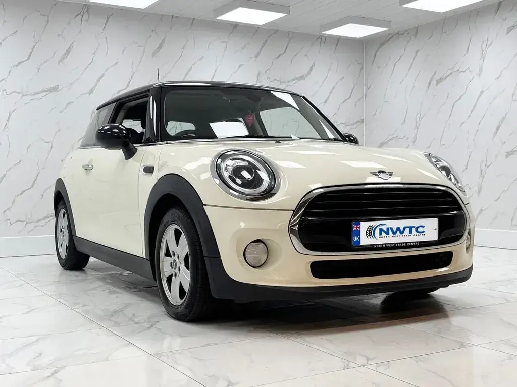 Used Mini Cooper Classic 136 HP (100 kW) 2019 White Hatchback