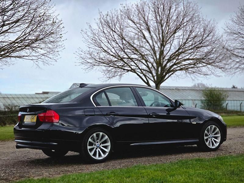 Used BMW 318 Exclusive 2011 Black Sedan