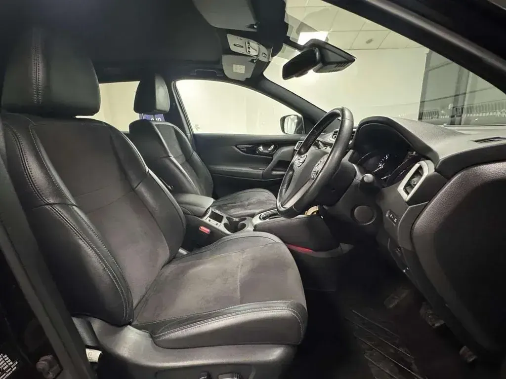 Used Nissan Qashqai N-Vision 130 HP (95 kW) 2017 Black SUV