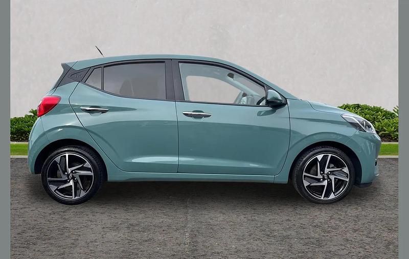 Used Hyundai i10 Premium 83 HP (61 kW) 2023 Green Hatchback