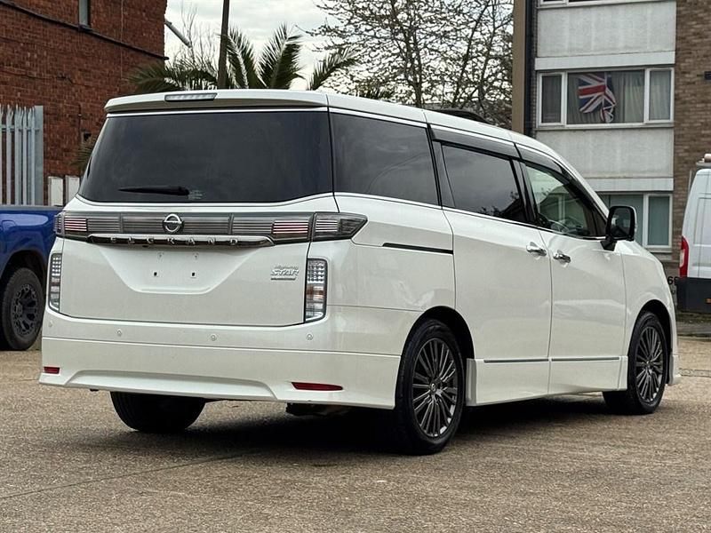 Used Nissan Elgrand 2018 White MPV