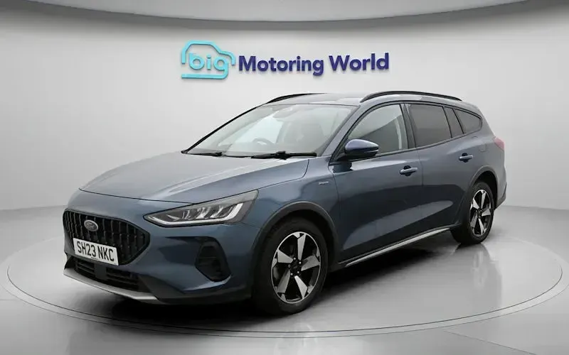 Used Ford Focus Active 155 HP (114 kW) 2023 Blue Estate